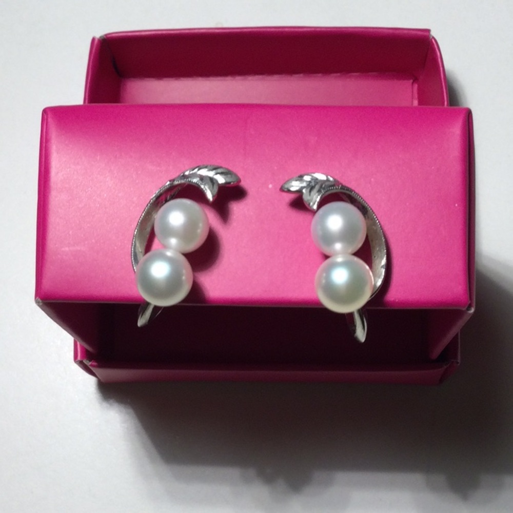 Elegant Silver Pearl Earrings